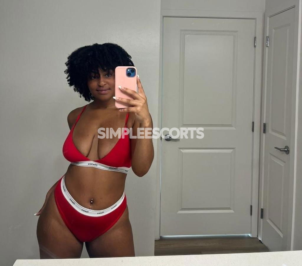 Escorts in Tivoli: 7957680735 - Léna Fantasies Unforgettable Sensual Experience