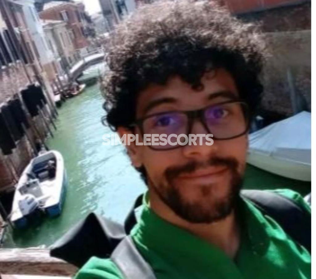 🇮🇹 Italian Escorts in Cork: 833237019 - MASSAGES SESSIONS