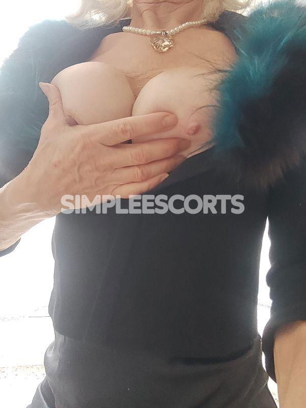 Escort a Savona: 3716917008 - Marisa bella donna Milf con fisico stupendo!!!