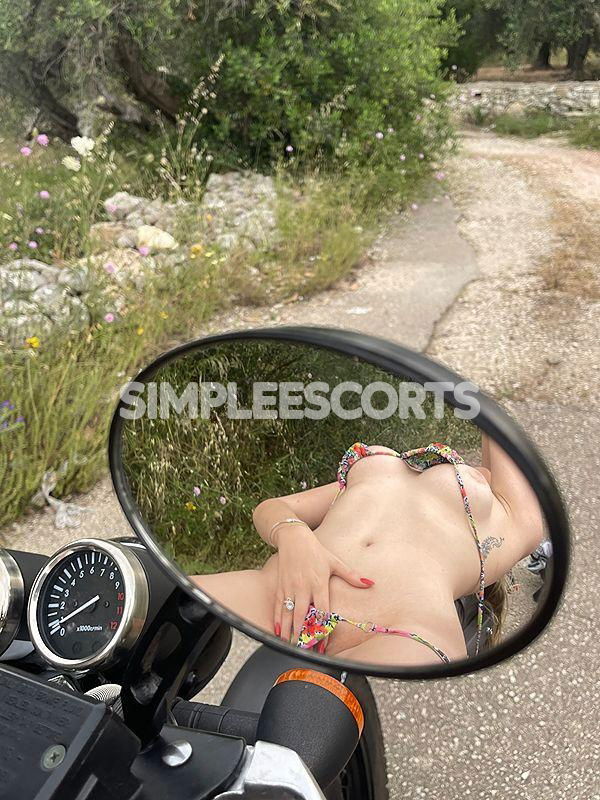 Escort 🇮🇹 Italiana a Bari: 3791895486 - Eleganza e Discrezione a Casa Tua o car